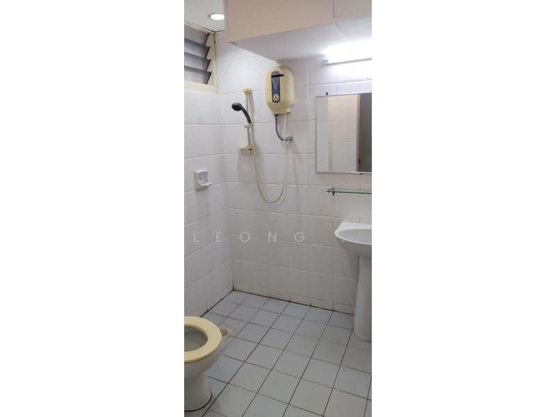 Condominium for Rent at Marina Bay Condominium - Leong . - Bathroom - PropertyGuru.com.my