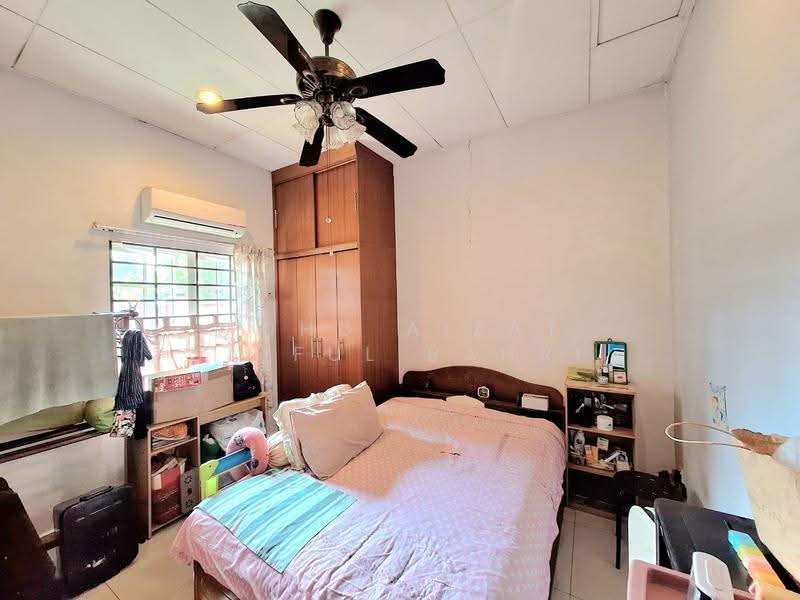 2-storey Terraced House for Sale in Kota Kemuning (Shah Alam) - Mohd Aizat Saiful Bahri - Bedroom - PropertyGuru.com.my