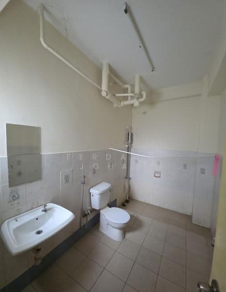 Condominium for Sale at Ridzuan Condominium - Ferdaus Johar - Master Bathroom - PropertyGuru.com.my