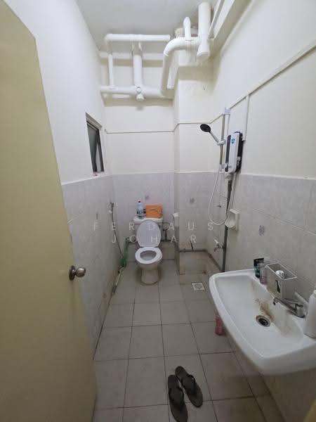 Condominium for Sale at Ridzuan Condominium - Ferdaus Johar - Bathroom - PropertyGuru.com.my