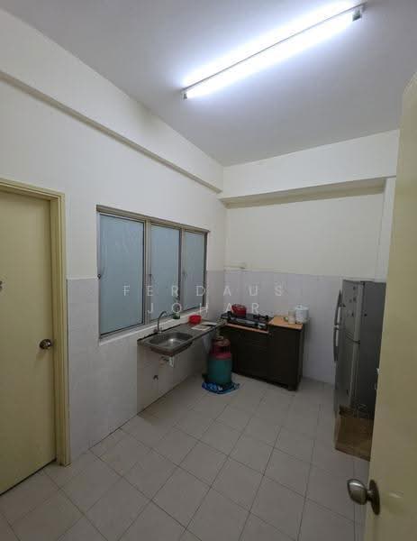Condominium for Sale at Ridzuan Condominium - Ferdaus Johar - Kitchen - PropertyGuru.com.my