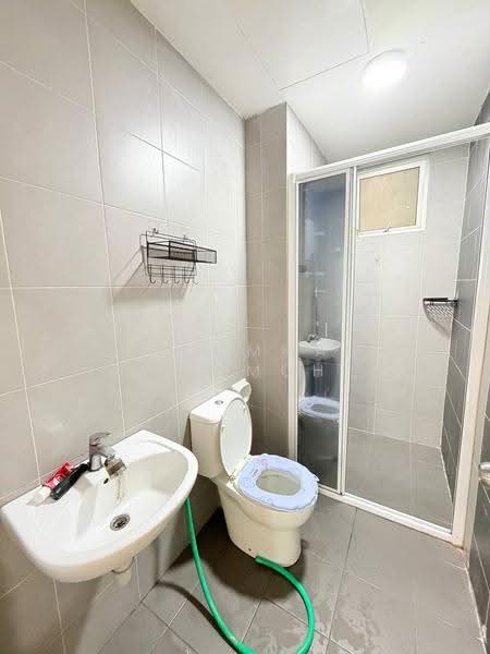 Service Residence for Rent at Savanna Executive Suite @ Southville City - Muhammad Nazli Mohd Amin - Bathroom - PropertyGuru.com.my