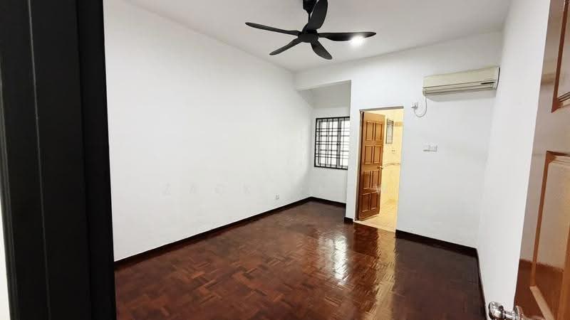 Rumah Teres 2-Tingkat untuk Dijual di Bandar Seri Alam (Masai) - Zack Chow - Bedroom - PropertyGuru.com.my