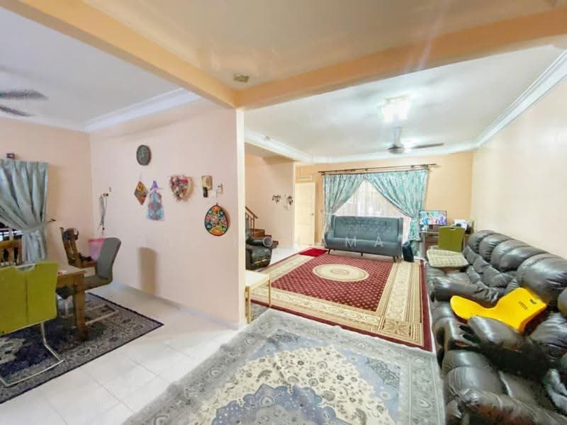 2-storey Terraced House for Sale in Bandar Bukit Mahkota (Bangi) - Adi Mohamad - Living Room - PropertyGuru.com.my