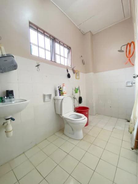 2-storey Terraced House for Sale in Bandar Bukit Mahkota (Bangi) - Adi Mohamad - Bathroom - PropertyGuru.com.my