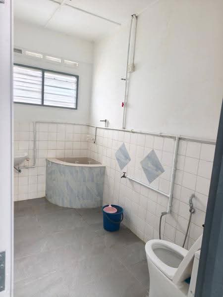 Rumah Bandar untuk Disewa di Taman Salak Selatan (Salak South) - Justin Lew - Bathroom - PropertyGuru.com.my