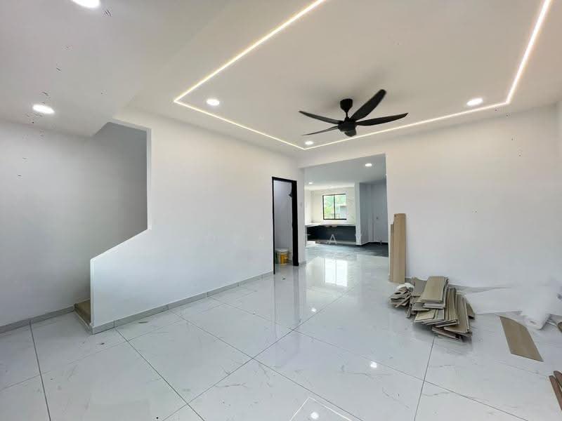 Rumah Teres 2-Tingkat untuk Dijual di Taman Puteri Wangsa (Ulu Tiram) - Joey Tay - Living Room - PropertyGuru.com.my