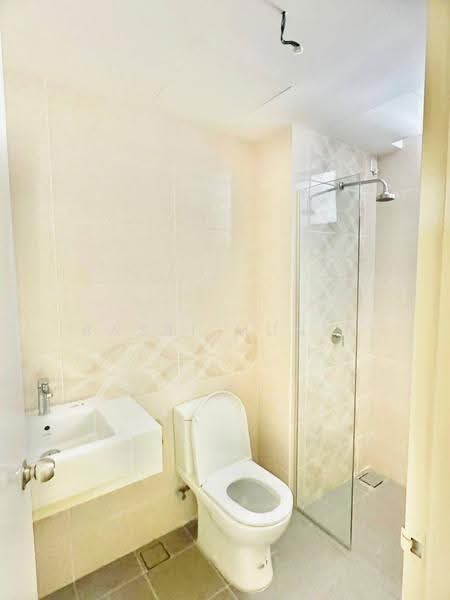 Kondominium untuk Disewa di Brezza Hill - Basri Munir - Bathroom - PropertyGuru.com.my