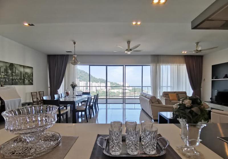Kondominium untuk Dijual di Infinity Beachfront Condominium - Stanley Saw - Living Room - PropertyGuru.com.my