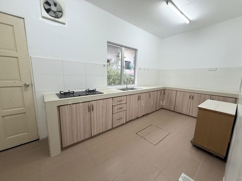 2-storey Terraced House for Rent in TAMAN PUCHONG UTAMA (Puchong) - Ashley Lim - Kitchen - PropertyGuru.com.my