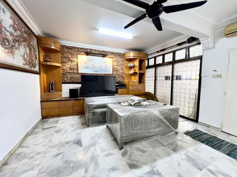 Rumah Teres 2-Tingkat untuk Dijual di Taman Desa Cemerlang (Ulu Tiram) - Vince Soo - Living Room - PropertyGuru.com.my