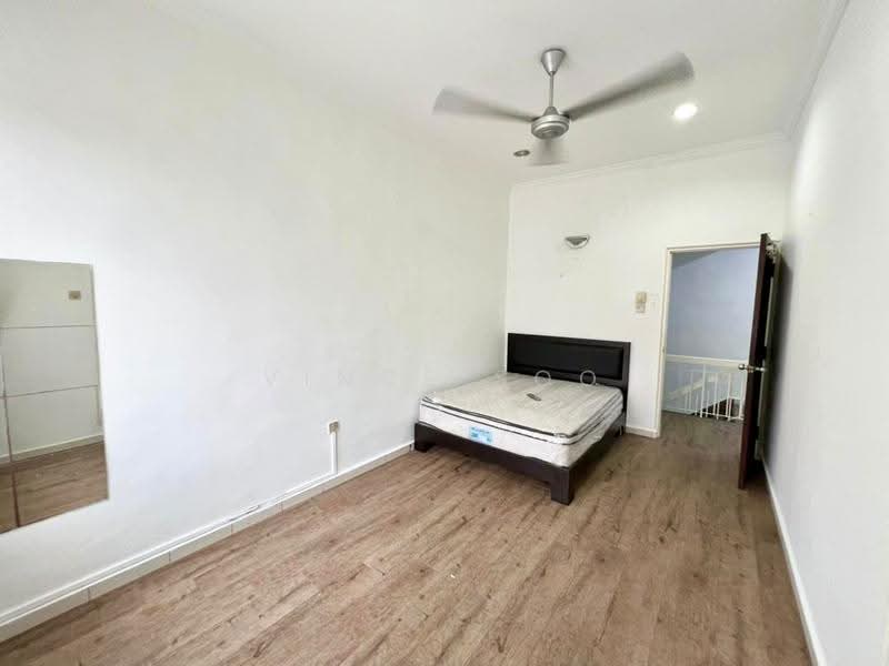 Rumah Teres 2-Tingkat untuk Dijual di Taman Desa Cemerlang (Ulu Tiram) - Vince Soo - Bedroom - PropertyGuru.com.my