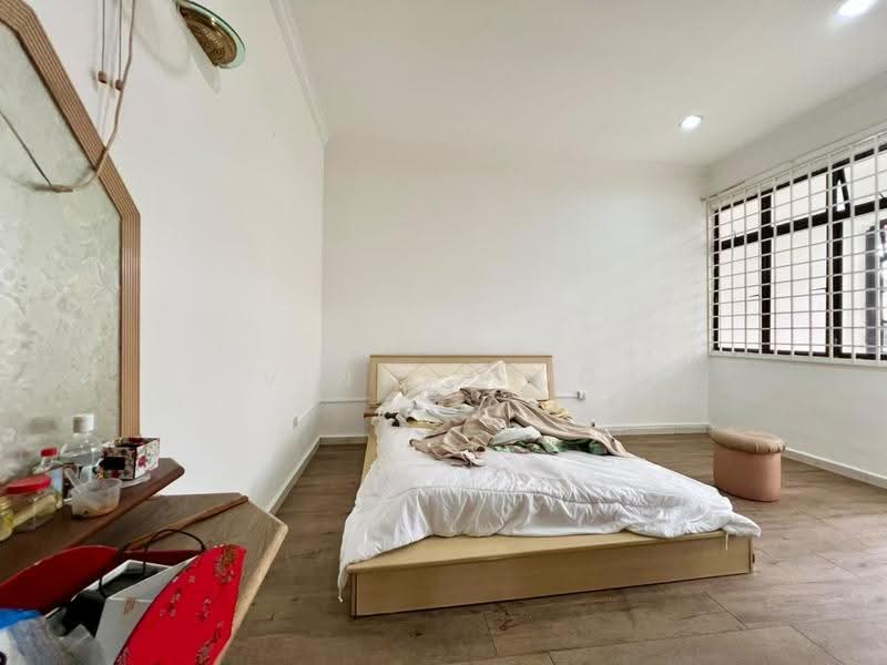 Rumah Teres 2-Tingkat untuk Dijual di Taman Desa Cemerlang (Ulu Tiram) - Vince Soo - Bedroom - PropertyGuru.com.my