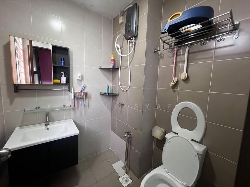 Kediaman Servis untuk Dijual di Suria Putra - Khairul Syafiq - Bathroom - PropertyGuru.com.my
