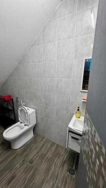 Kilang untuk Disewa di Taman Ehsan (Kepong) - Jun How - Bathroom - PropertyGuru.com.my