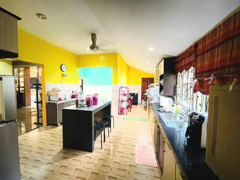 Semi-Detached House for Sale in Beserah (Pahang) - Mohammad Azizi - Kitchen - PropertyGuru.com.my