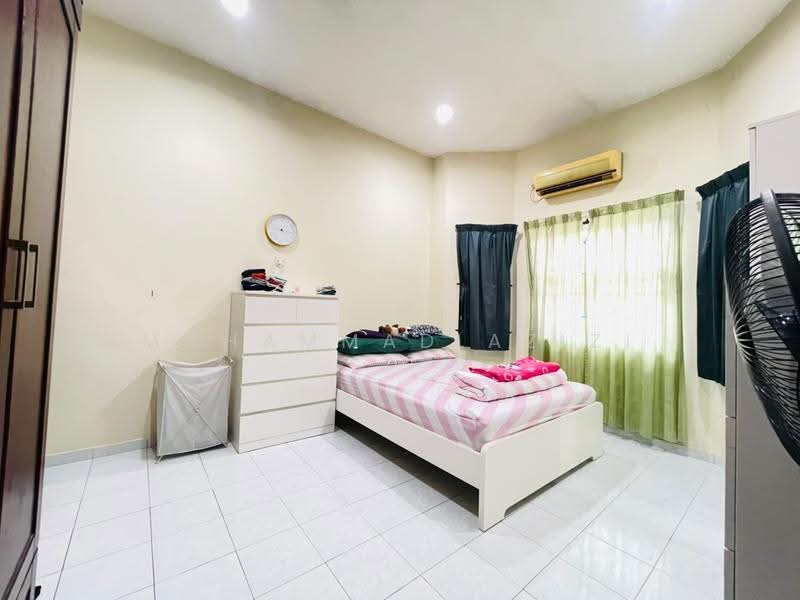 Semi-Detached House for Sale in Beserah (Pahang) - Mohammad Azizi - Bedroom - PropertyGuru.com.my