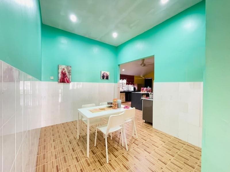 Semi-Detached House for Sale in Beserah (Pahang) - Mohammad Azizi - Dining Room - PropertyGuru.com.my