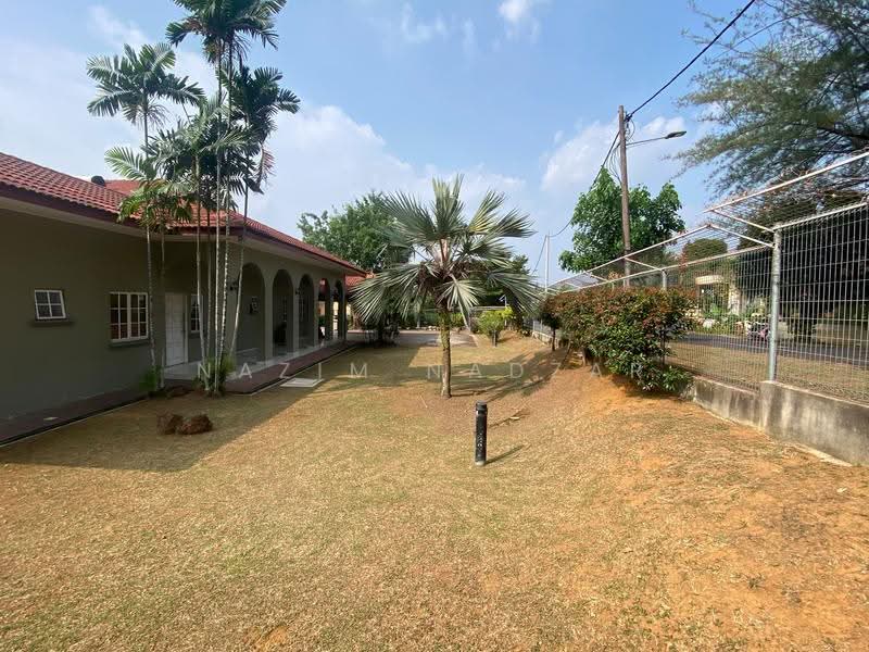 Bungalow House for Sale in Country Heights (Kajang) - Nazim Nadzar - PropertyGuru.com.my