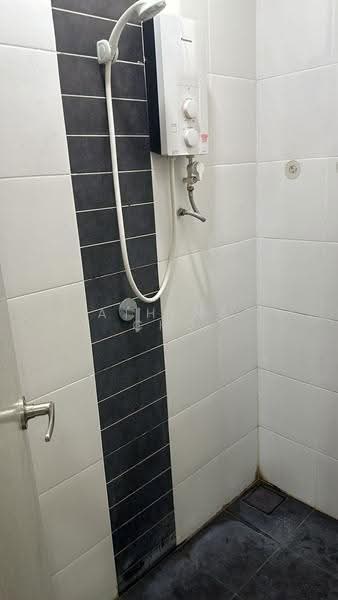 Kediaman Servis untuk Disewa di Mesahill - Athena Cho - Bathroom - PropertyGuru.com.my