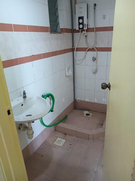 Kediaman Servis untuk Dijual di Rhythm Avenue - Jessie Chan - Bathroom - PropertyGuru.com.my