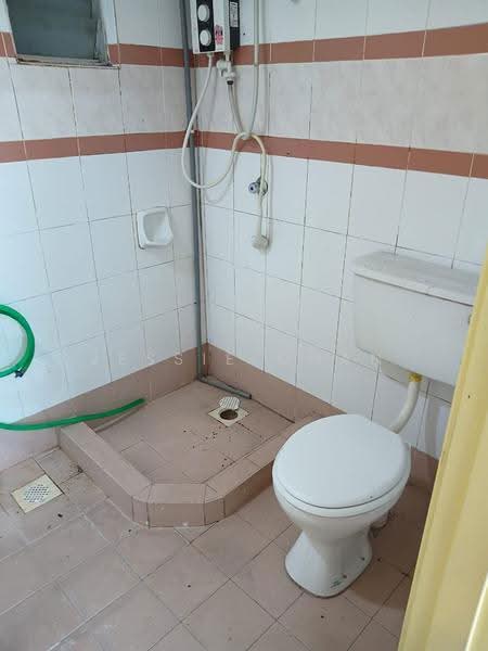 Kediaman Servis untuk Dijual di Rhythm Avenue - Jessie Chan - Bathroom - PropertyGuru.com.my