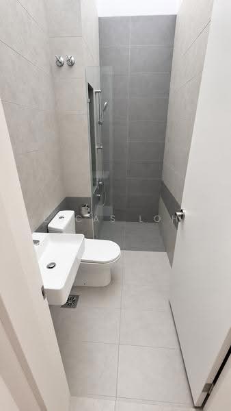 Semi-Detached House for Sale in Bandar Seri Coalfields (Sungai Buloh) - Lucas Loh - Bathroom - PropertyGuru.com.my