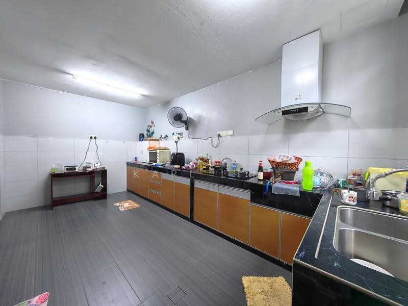 2-storey Terraced House for Sale in Taman Molek (Johor Bahru) - Karl Lim - Kitchen - PropertyGuru.com.my