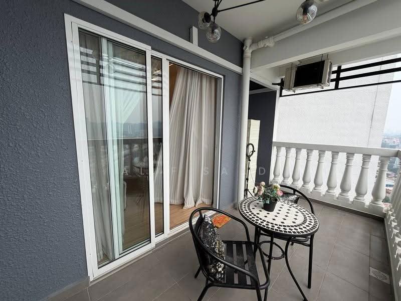 Kediaman Servis untuk Dijual di Tuan 2egacy - Alif Saad - Balcony - PropertyGuru.com.my