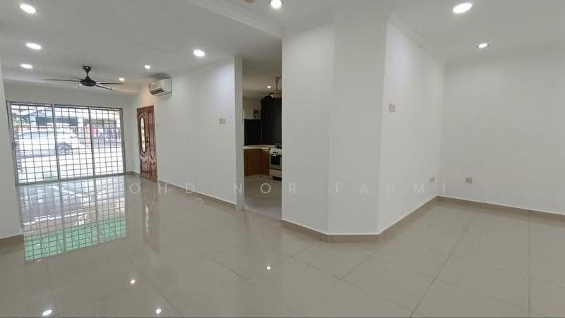 Rumah Teres 2-Tingkat untuk Dijual di Taman Kajang Utama (Kajang) - Mohd Nor Fahmi - Living Room - PropertyGuru.com.my