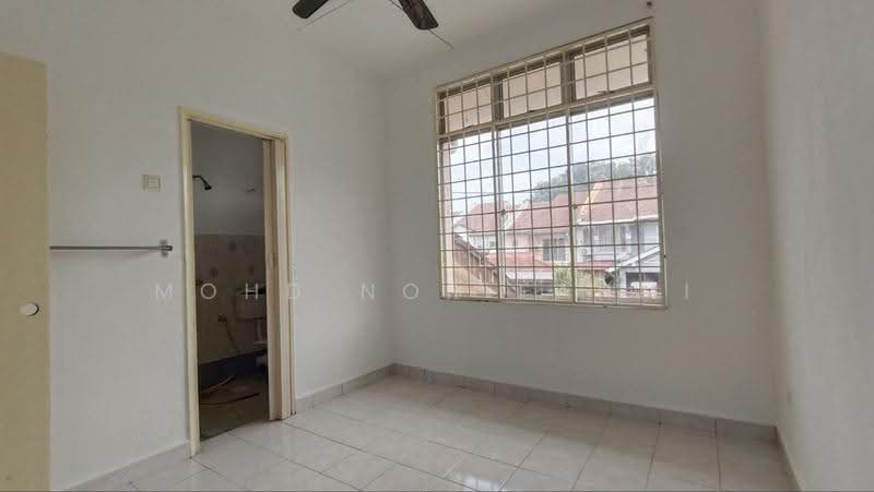 Rumah Teres 2-Tingkat untuk Dijual di Taman Kajang Utama (Kajang) - Mohd Nor Fahmi - Bathroom - PropertyGuru.com.my