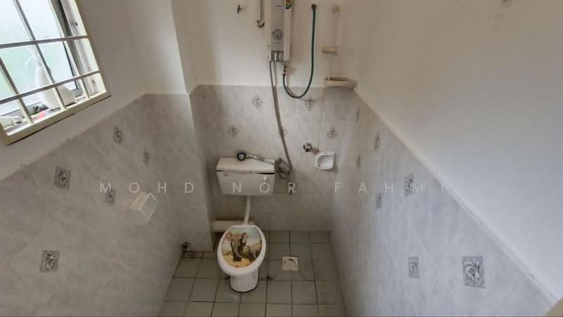 Rumah Teres 2-Tingkat untuk Dijual di Taman Kajang Utama (Kajang) - Mohd Nor Fahmi - Bathroom - PropertyGuru.com.my