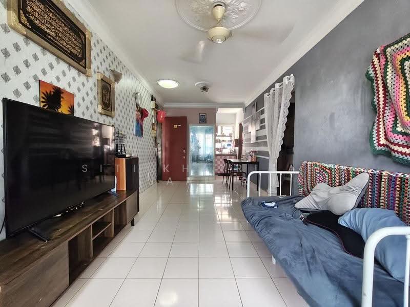 Pangsapuri untuk Dijual di Latan Biru - SITI KHAIRIYAH JAAFAR - Living Room - PropertyGuru.com.my