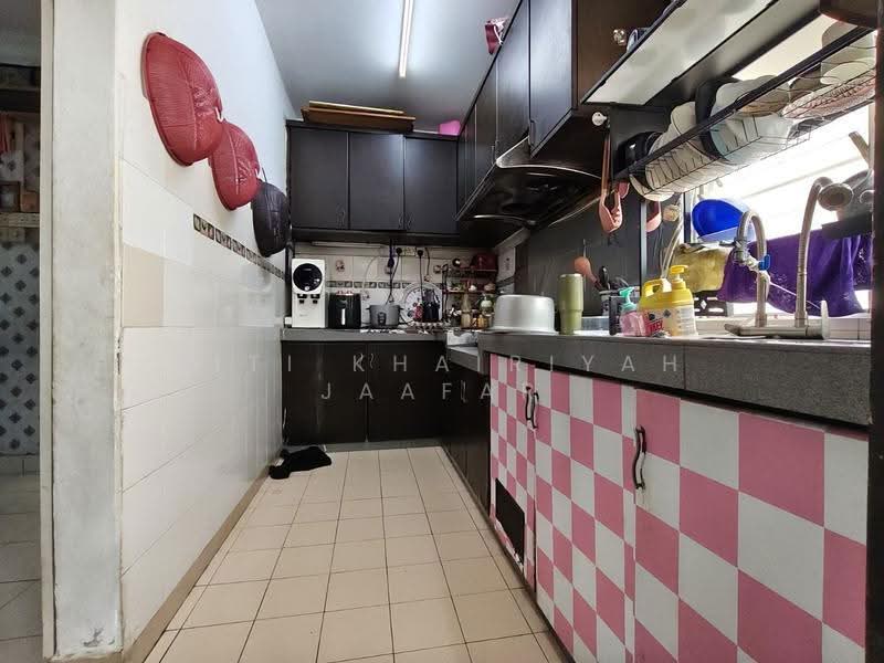 Pangsapuri untuk Dijual di Latan Biru - SITI KHAIRIYAH JAAFAR - Kitchen - PropertyGuru.com.my