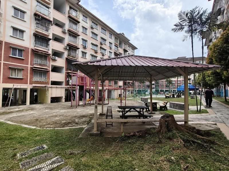 Pangsapuri untuk Dijual di Latan Biru - SITI KHAIRIYAH JAAFAR - Exterior - PropertyGuru.com.my