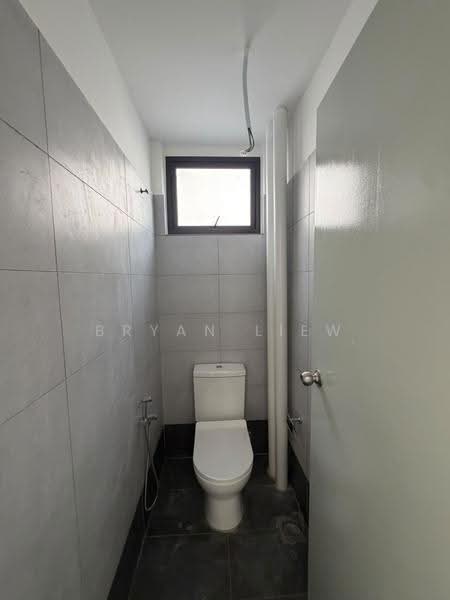 Shop / Office for Rent in Bandar Baru Kundang (Rawang) - Bryan Liew - Bathroom - PropertyGuru.com.my