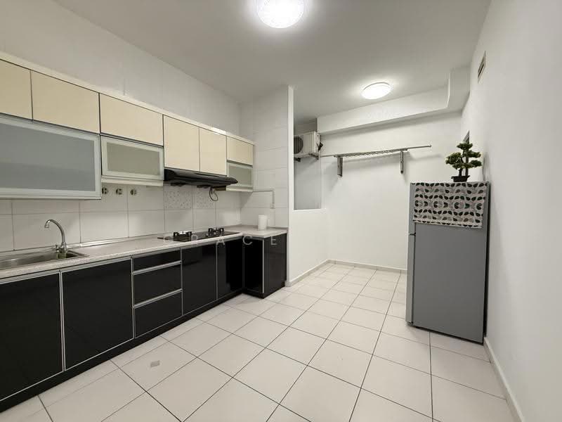 Kediaman Servis untuk Dijual di Sky Gardens Residences - Grace Low - Kitchen - PropertyGuru.com.my