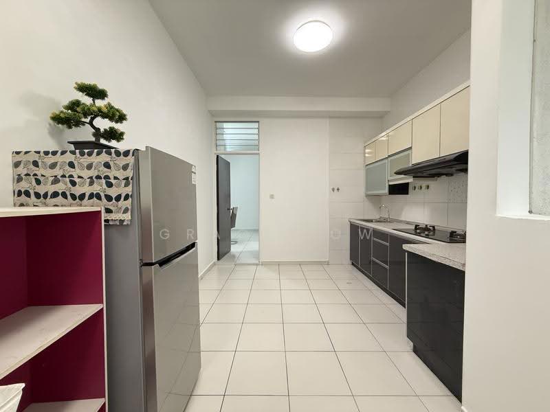 Kediaman Servis untuk Dijual di Sky Gardens Residences - Grace Low - Kitchen - PropertyGuru.com.my