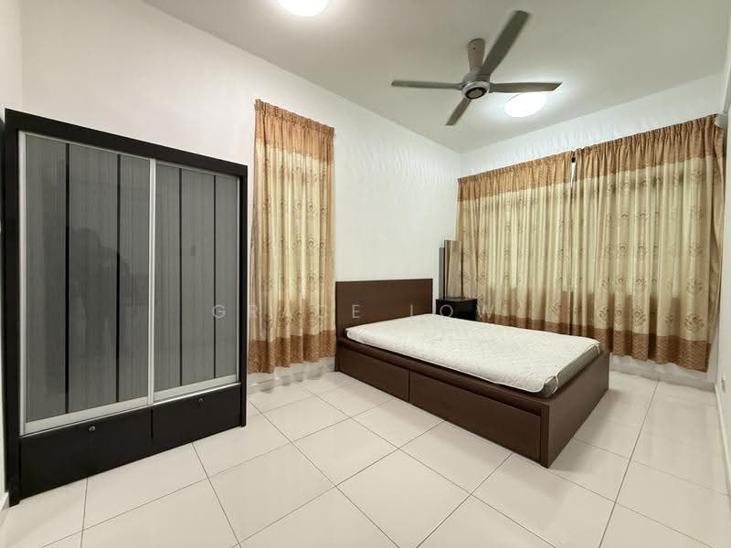Kediaman Servis untuk Dijual di Sky Gardens Residences - Grace Low - Bedroom - PropertyGuru.com.my