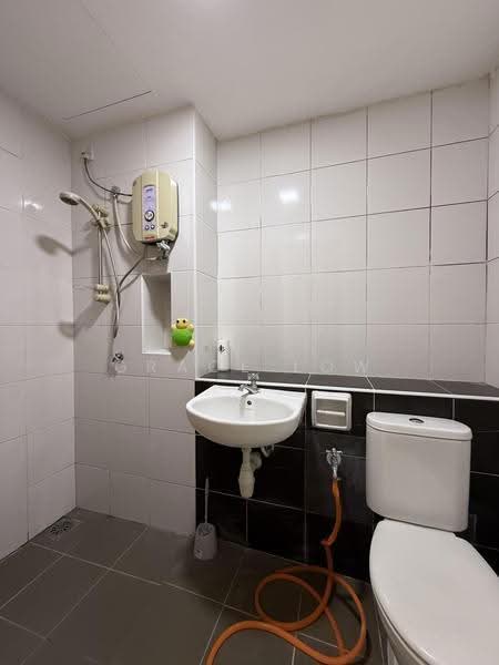 Kediaman Servis untuk Dijual di Sky Gardens Residences - Grace Low - Bathroom - PropertyGuru.com.my