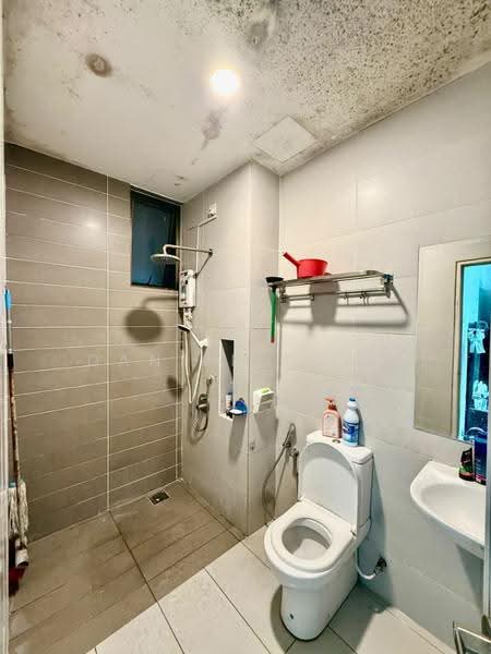 Kondominium untuk Dijual di PARC Regency (Residensi Masai) - Daniel Yong - Bathroom - PropertyGuru.com.my
