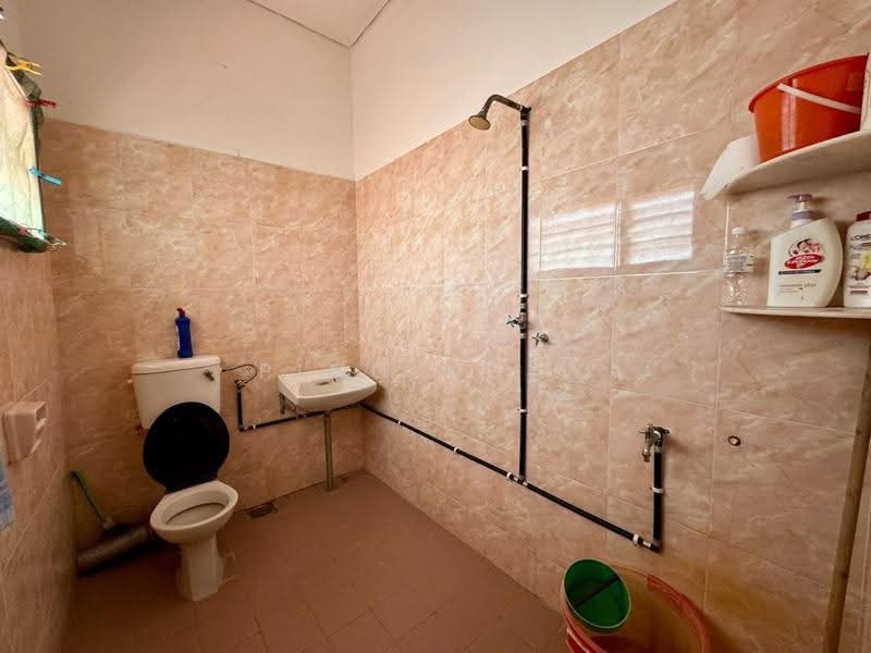 Rumah Berkembar untuk Dijual di Bukit Dumbar (Jelutong) - Ping Koay - Bathroom - PropertyGuru.com.my