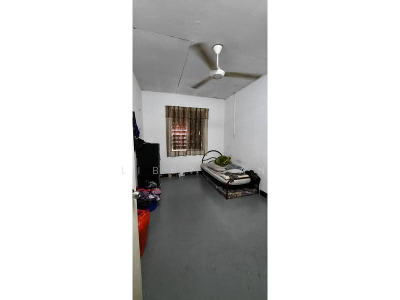 Rumah Flat untuk Dijual di Taman Bukit Rawang Jaya - Libby Tan - Bedroom - PropertyGuru.com.my