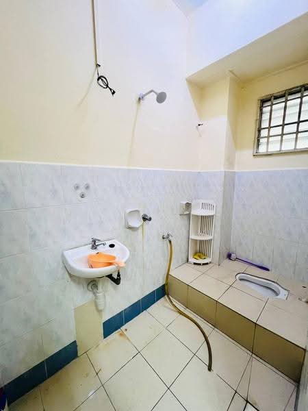 2-storey Terraced House for Sale in Seksyen 8 (Bandar Baru Bangi) - Hawa Ibrahim - Bathroom - PropertyGuru.com.my