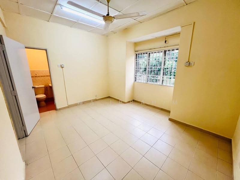 2-storey Terraced House for Sale in Seksyen 8 (Bandar Baru Bangi) - Hawa Ibrahim - Bathroom - PropertyGuru.com.my
