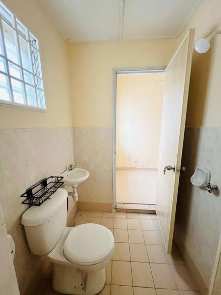 2-storey Terraced House for Sale in Seksyen 8 (Bandar Baru Bangi) - Hawa Ibrahim - Bathroom - PropertyGuru.com.my