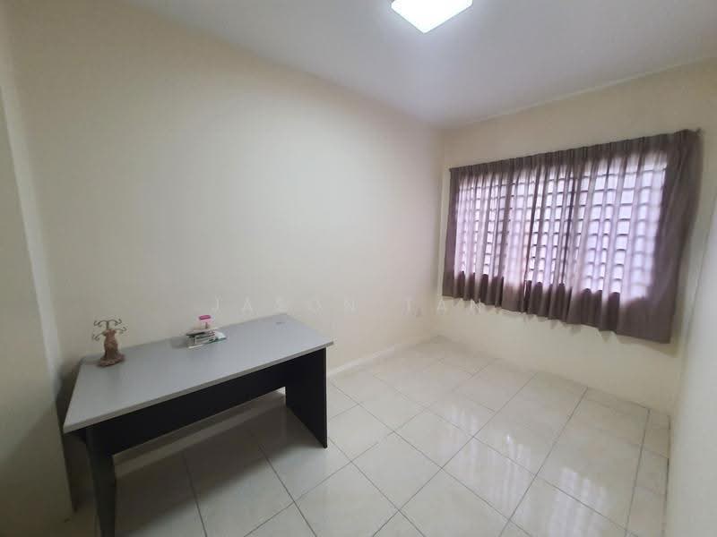Rumah Teres 2-Tingkat untuk Dijual di Lestari Putra (Seri Kembangan) - Jason Tan - Study - PropertyGuru.com.my
