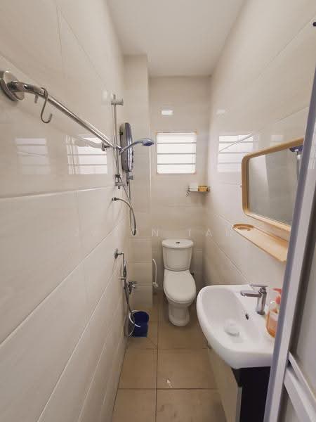 Rumah Teres 2-Tingkat untuk Dijual di Lestari Putra (Seri Kembangan) - Jason Tan - Bathroom - PropertyGuru.com.my