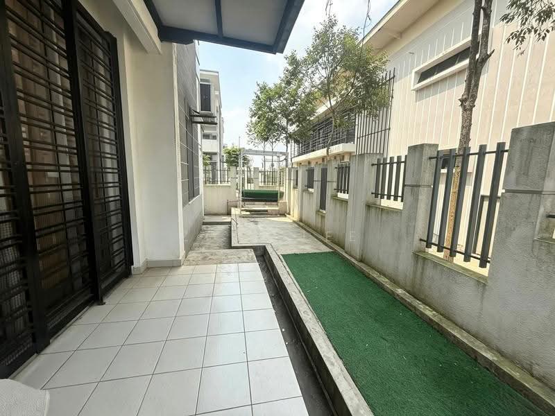3-storey Terraced House for Sale in Bandar Seri Alam (Masai) - Zoey Lee - Exterior - PropertyGuru.com.my