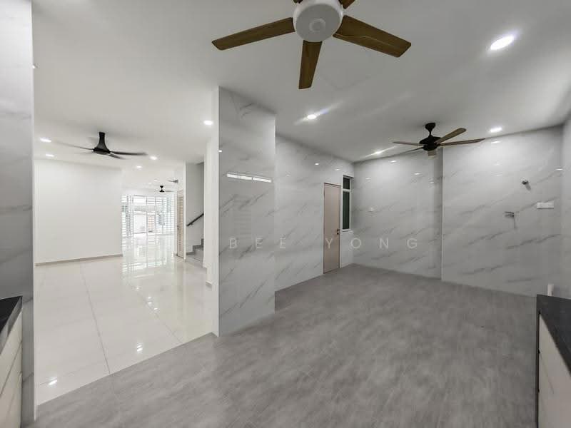 3-storey Terraced House for Rent in Puchong (Selangor) - Tee Bee Yong - Living Room - PropertyGuru.com.my